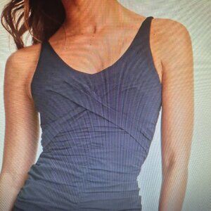 KNIX - V NECK WORK OUT TOP.   NWT